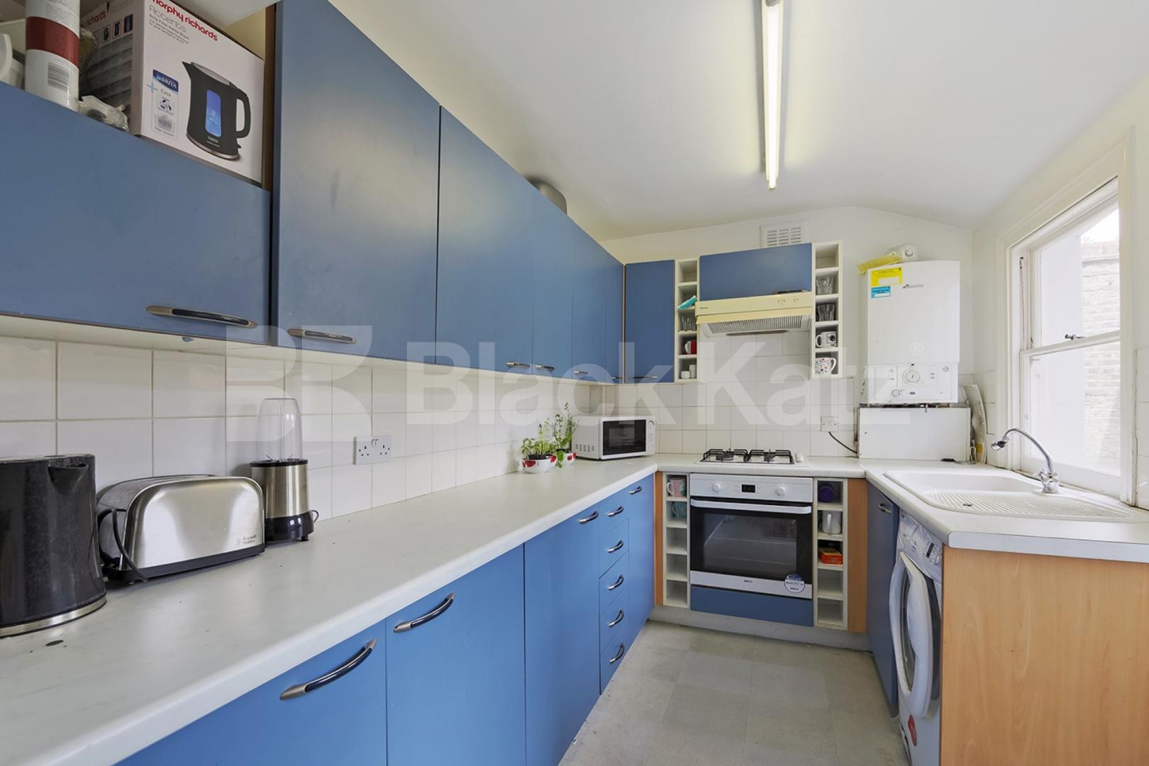 Stylish Georgian town house arranged over three floors & two Bathrooms Henshaw Street, Elephant and Castle/Borough